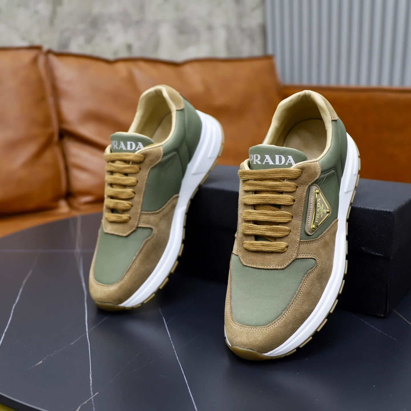 Men's shoes 💰462💰🙅‍♂️🙅‍♂️🙅‍♂️ Brand: PRADA Standard code: 38–44 (45 can be customized) Grade: Same as the official website Material: Original cowhide fabric Comfortable sheepskin lining Lightweight and wear-resistant outsole Style category: Men's fashionable casual shoes and boots Running sneakers Distinguished luxury brand elements Top luxury Color: actual picture color